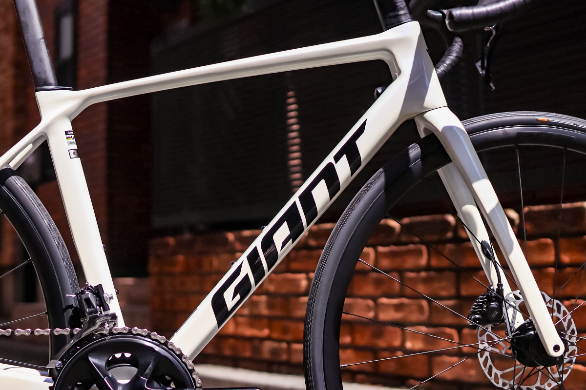 ハイコスパな軽量ロードバイク！GIANT 新型TCR ADVANCED2が上野本館にも入荷しました！ | 上野、秋葉原、浅草、台東区で自転車をお探しならY's Road 上野本館