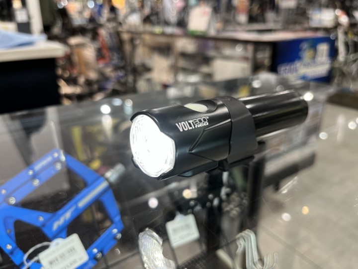 【ライト】CATEYEの新型VOLTシリーズ！VOLT800 NEO買ってみた！在庫も近日入荷予定です！！【スタッフ日記】 | Y's Road 横浜ワールドポーターズ店