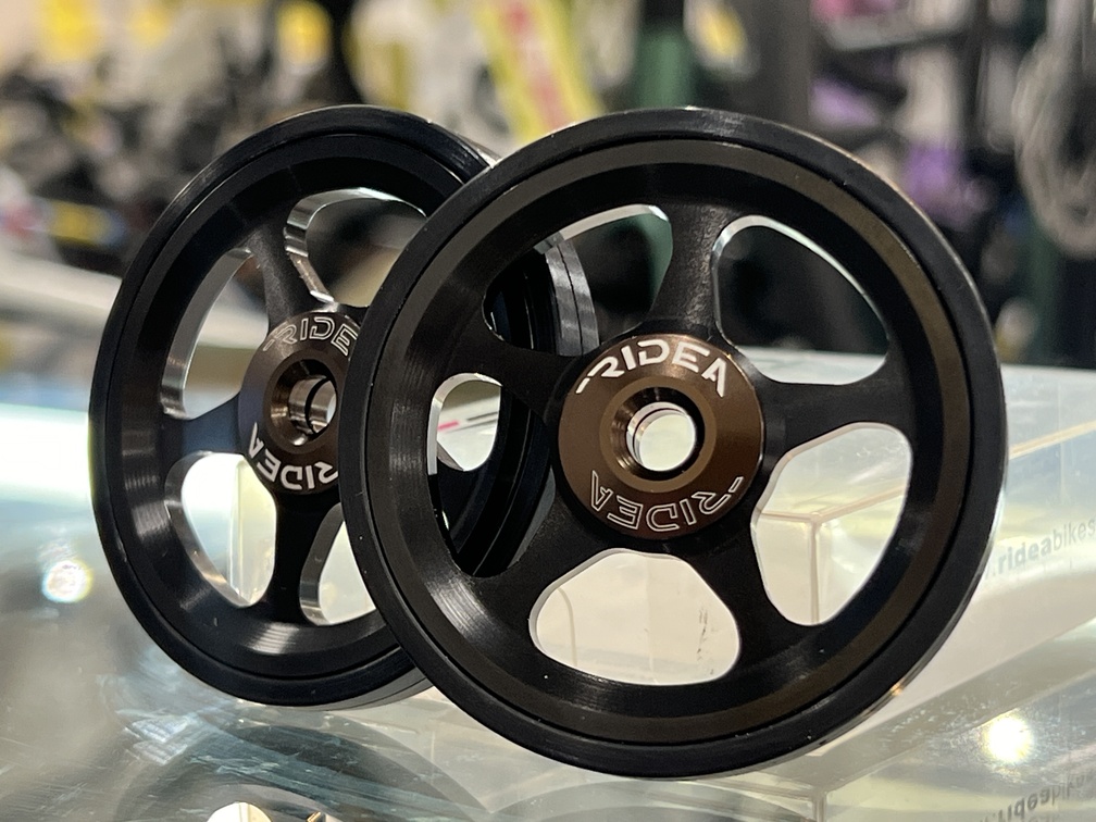 【スタッフブログ】BROMPTONを購入して4年…今更ですがカスタムの定番「RIDEA」のイージーホイールに交換しました。 | Y's Road 横浜ワールドポーターズ店
