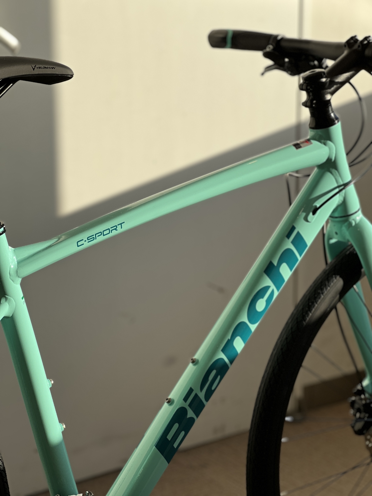 【Bianchi】新生活に向けてクロスバイクはいかがでしょうか。通勤通学にオススメな「C･SPORT 2 DISC」在庫あります。 | Y's Road 横浜ワールドポーターズ店