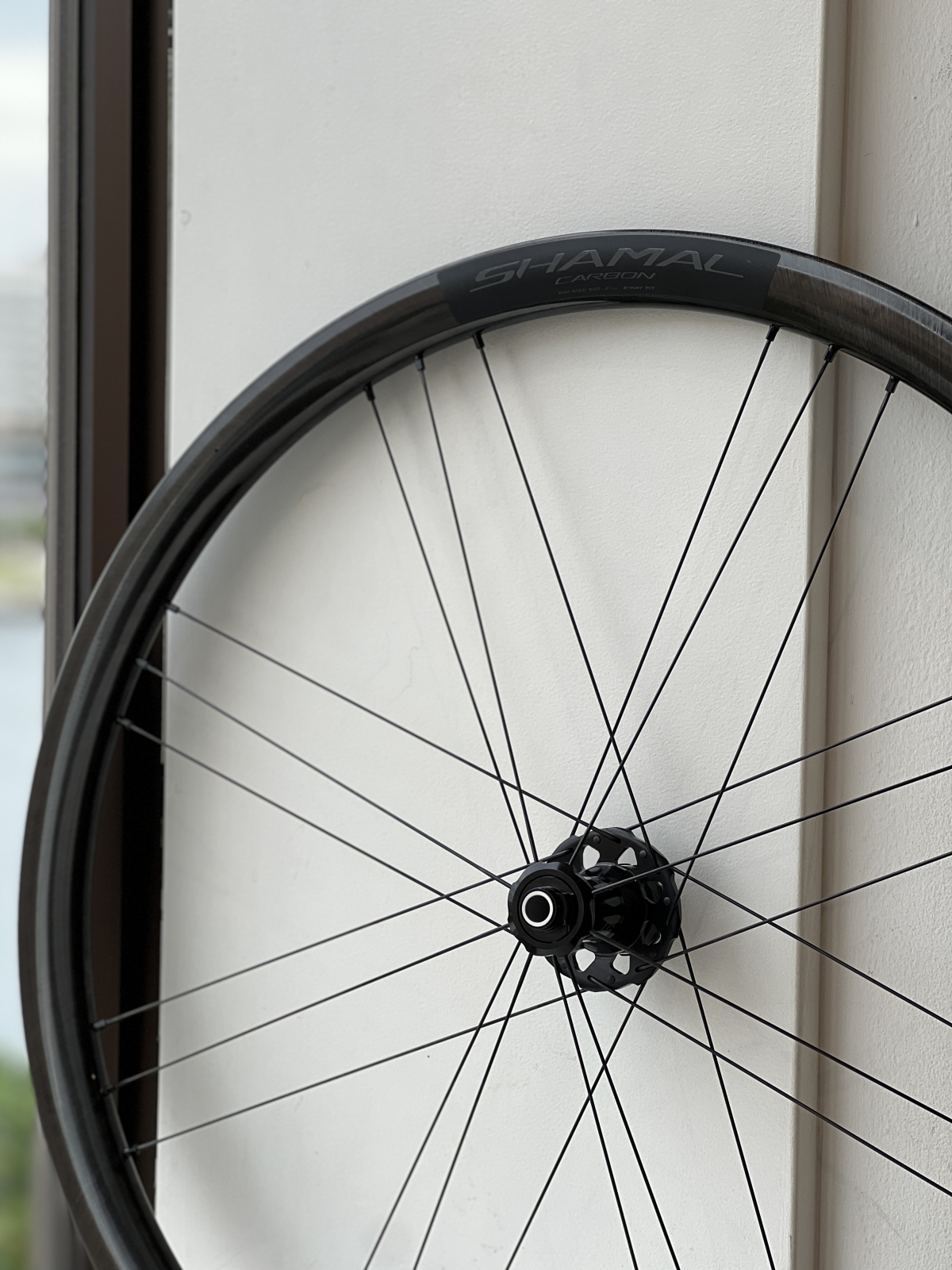 【キャンセルでました】30％OFFで20万円を切る高コスパモデルに。ロードバイクはもちろんグラベルにもオススメな「SHAMAL CARBON DB」… | Y's Road 横浜ワールドポーターズ店