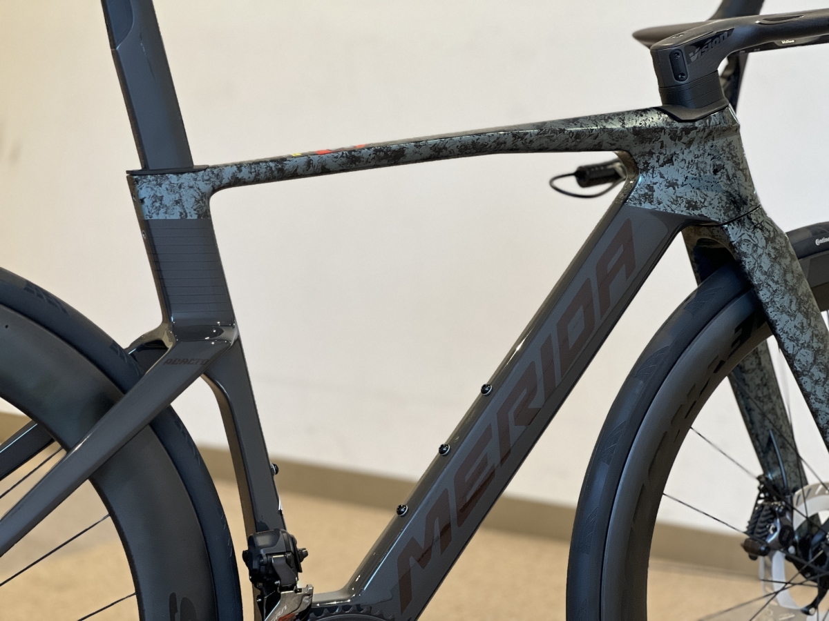 【MERIDA】待望のモデルチェンジ！個人的に一番気になっていたカラーの「新型REACTO」が入荷！ | Y's Road 横浜ワールドポーターズ店