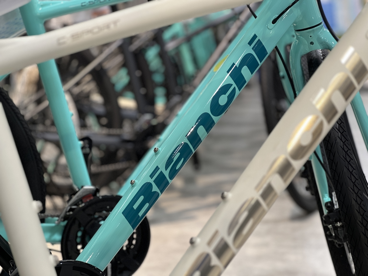 【6月ピックアップ】当店でも人気の高いクロスバイク「Bianchi C-SPORT 2」が大量に再入荷！お探しの方必見です！ | Y's Road 横浜ワールドポーターズ店